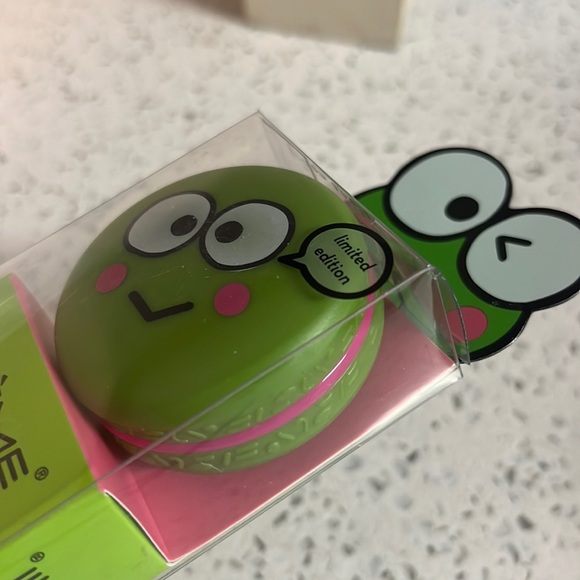 ☀️ 3 / $15 Sale ☀️ Crème Shop Keroppi Macaron Lip Balm Limited Edition - Picture 2 of 5